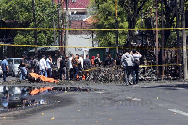 Surabaya Diserang Bom,...