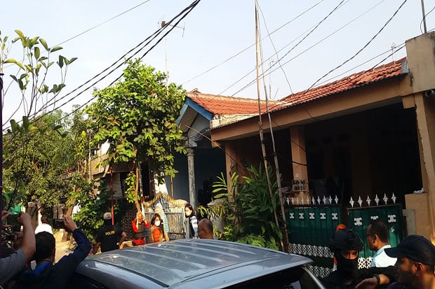 Densus 88 Geledah Rumah...