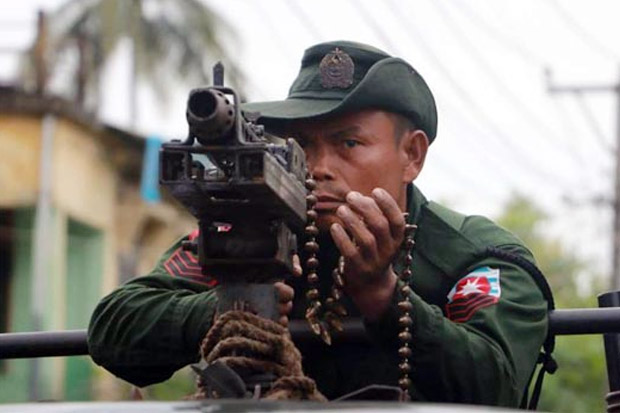 Tentara Myanmar Bentrok...