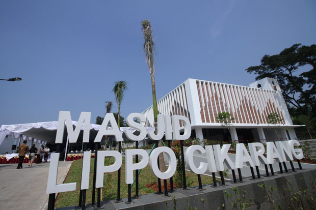 Masjid Tanpa Pintu Hadir...
