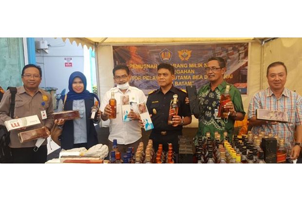 Bea Cukai Batam Musnahkan...