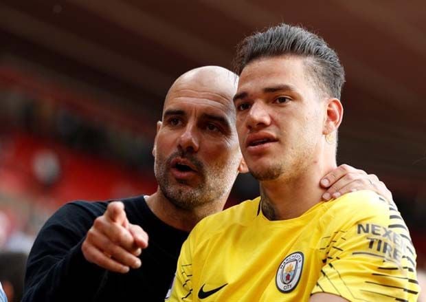 Ederson Perpanjang Kontrak...