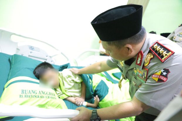 Kapolri Kunjungi Anak...