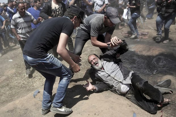 Israel Bantai Warga...