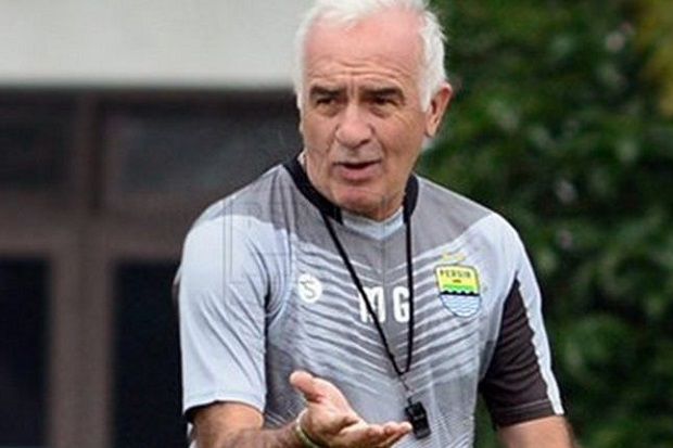 Laga Persebaya vs Persib...