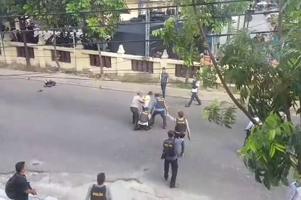Gerak-Gerik Mencurigakan...