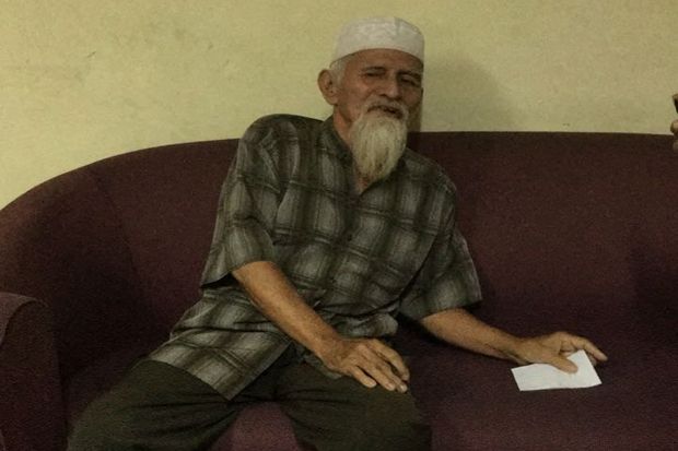Bilang Bom, Kakek Berusia...