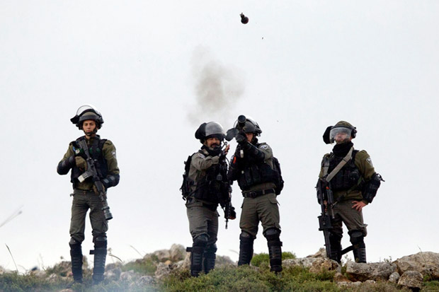 Bantai 60 Warga Palestina,...