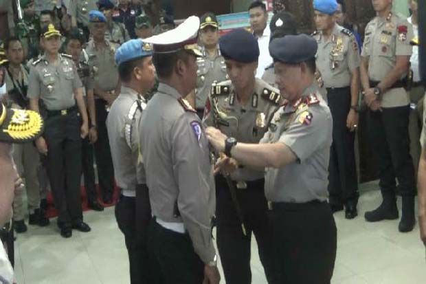 Kapolri Beri Kenaikan...