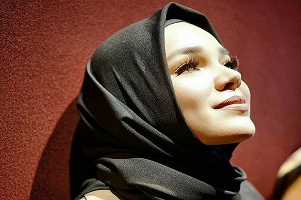 Dewi Sandra Mau Khusyuk...