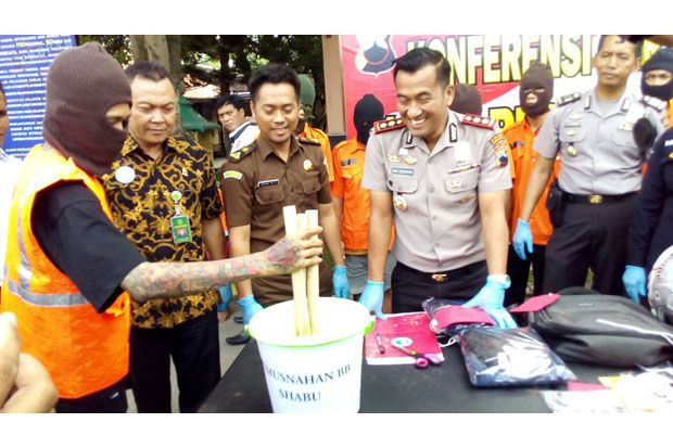 Polres Sragen Musnahkan...