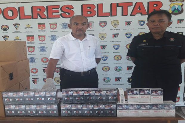 Ratusan Bungkus Rokok...