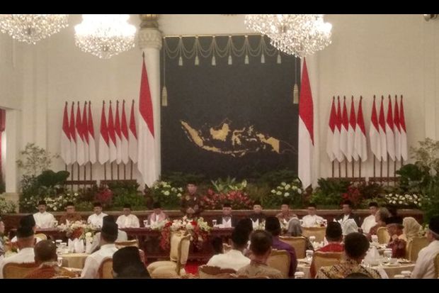 Presiden Jokowi Berbuka...