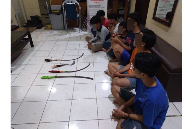 Tawuran Jelang Sahur,...