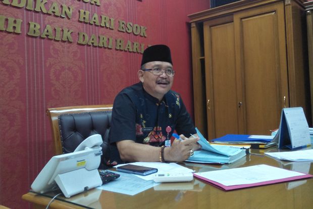 75 Warga Berusia 17...