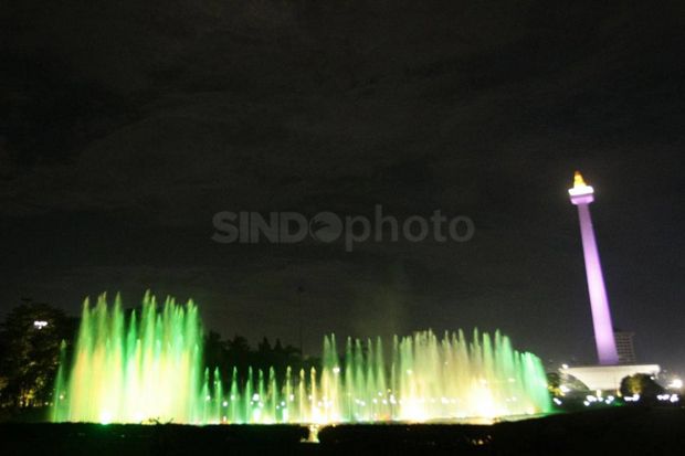 Salat Tarawih di Monas...