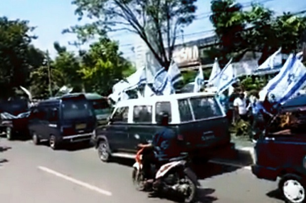 Pengibaran Bendera Israel...