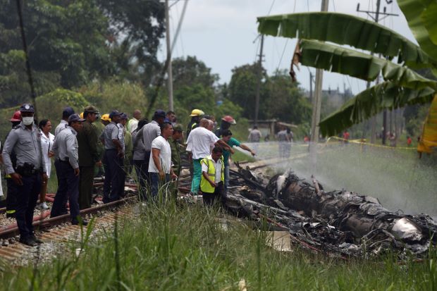 Pesawat Boeing 737 Jatuh...