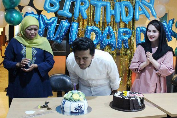 Emil Dardak Rayakan...