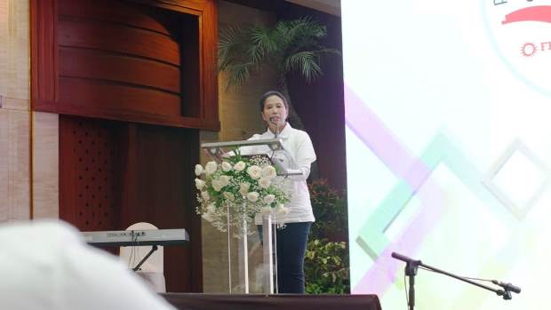 Menteri Rini Buka Program...