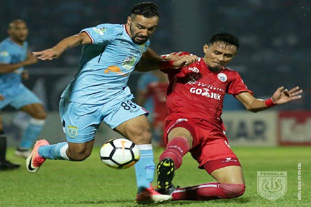 Kalahkan Persija, Persela...