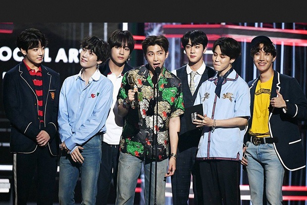 BTS Kembali Raih Penghargaan...