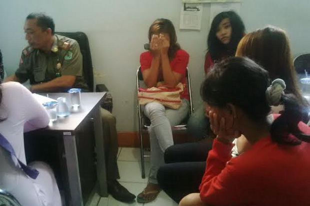 Razia Pasangan Mesum,...