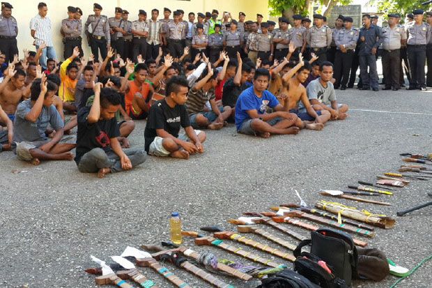 Bawa Busur dan Anak...