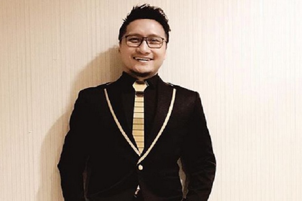 Sibuk Kerja, Arie Untung...