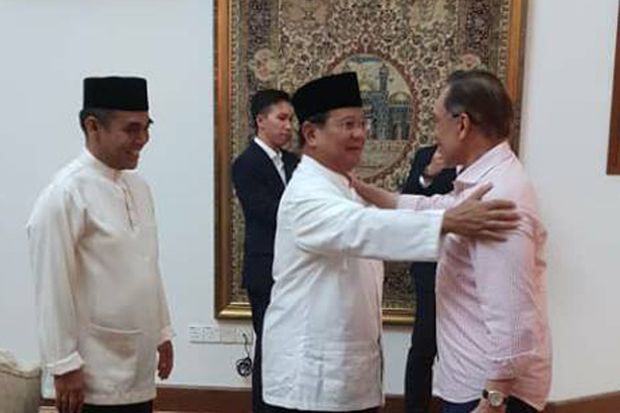 Prabowo Temui Anwar...