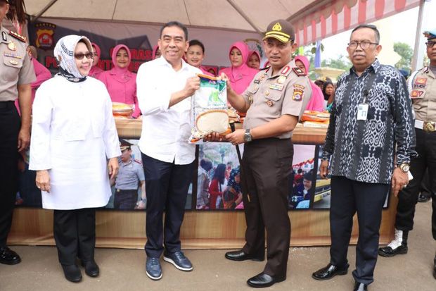 Kendalikan Harga, Polda...