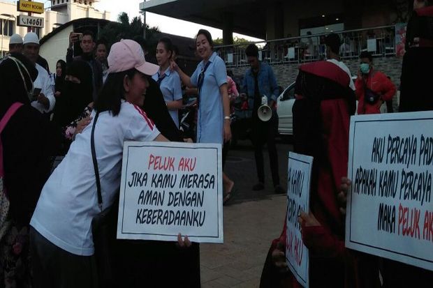 Mengharukan, Muslimah...