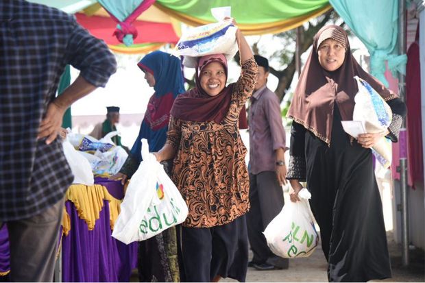 PLN Bagikan 20.000 Paket...