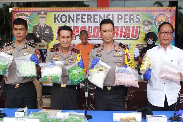 Polda Riau Amankan 12...