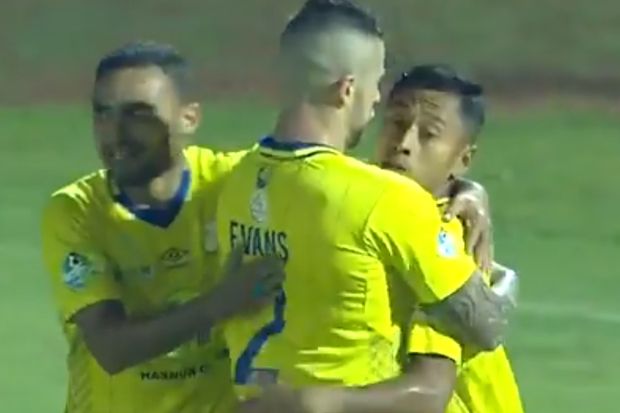 Gol Samsul Arif Sokong...