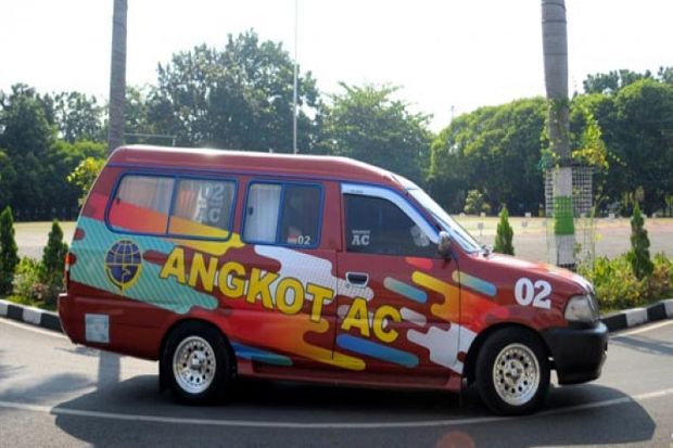 Tiga Pekan, Angkot AC...