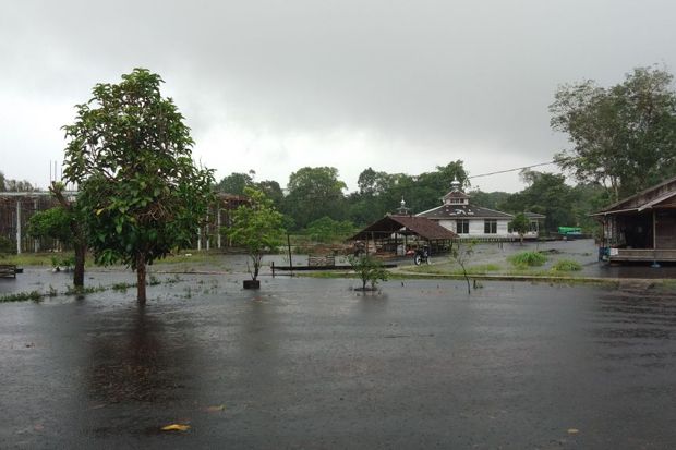 Banjir Rendam Ratusan...