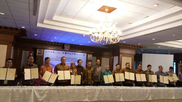 OJK Gandeng 13 Instansi...