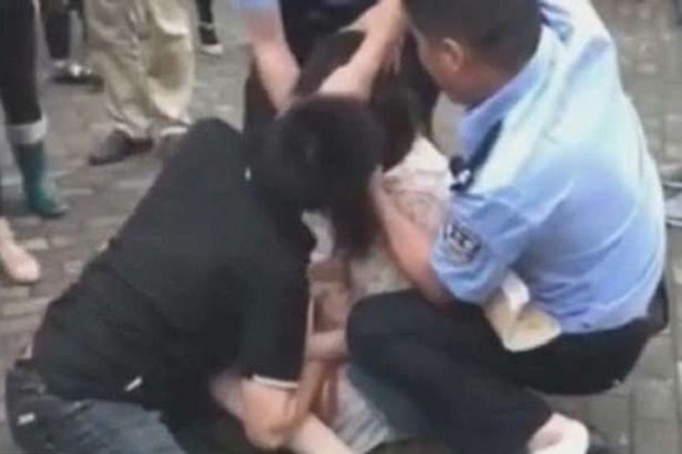 Diputus, Wanita Ini...