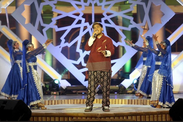 Abdul Idol Sapa Penggemar...