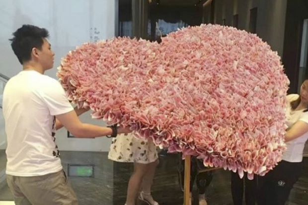 Pria China Beri Kekasihnya...