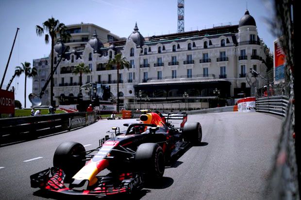 Ricciardo Rebut Pole...