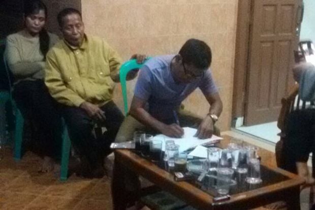 Ditinggal Suami Kerja,...