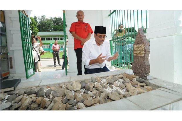 Djarot Ziarah ke Makam...