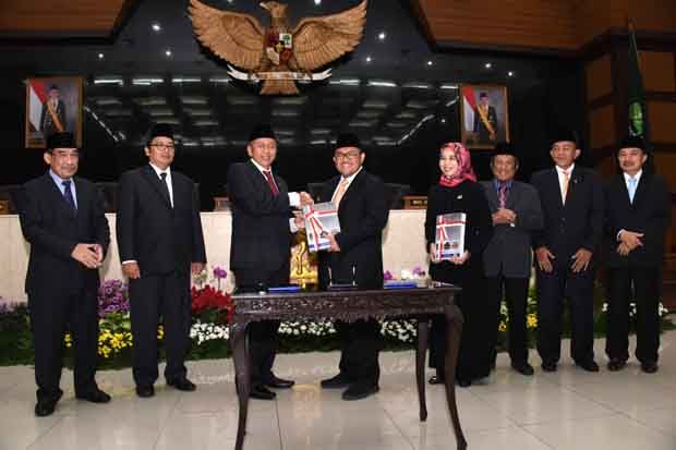 Luar Biasa! Provinsi...