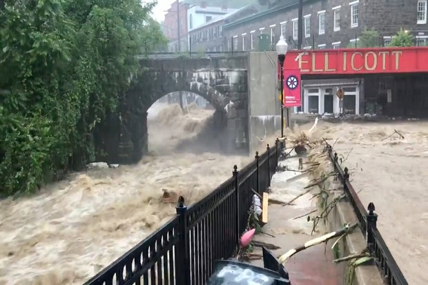 Dilanda Banjir Bandang...