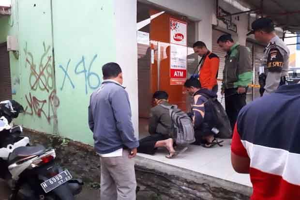 Dua ATM Bank Pemerintah...