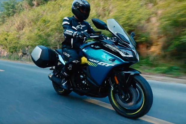 CFMoto 400GT, Jurus...