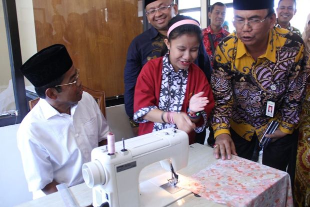 Kunjungi Balai Rehabilitasi...