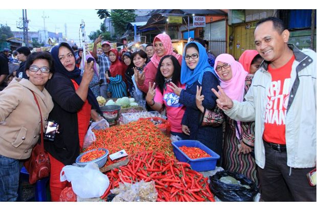 Di Pasar Kebalen Malang,...